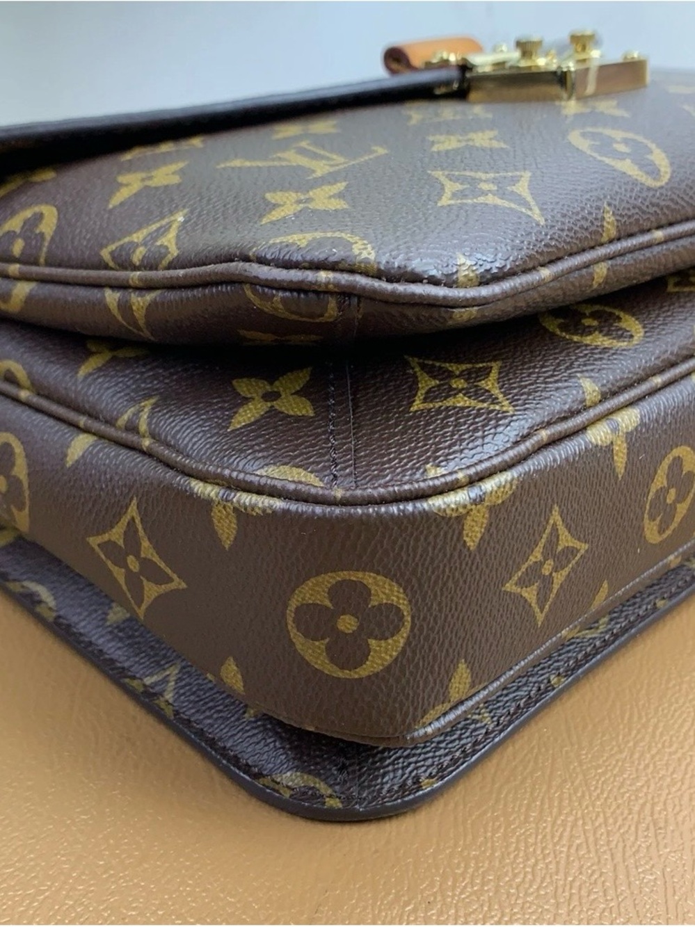 Authentic Louis Vuitton Pochette Métis in Classic Monogram Canvas DR4186 - Picture 7 of 16